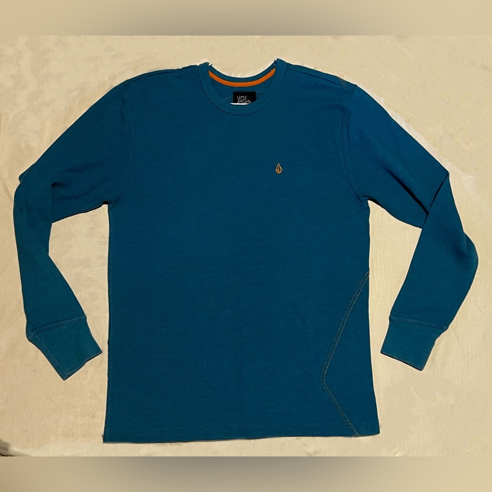 Volcom men’s XL long sleeve thermal top.